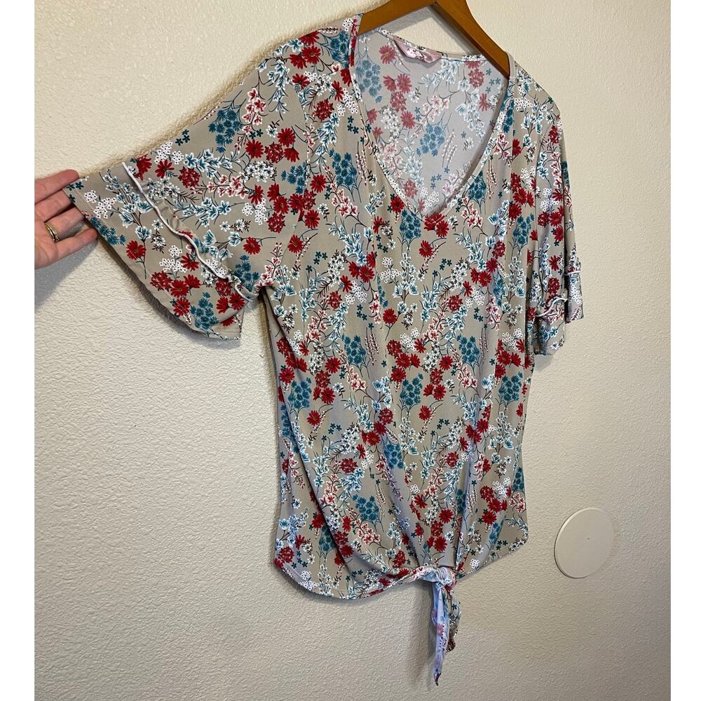 AMANA Cottage Core Gray Red Blue Floral Textured Tie Front V Neck Tee Size 2X - Picture 9 of 12